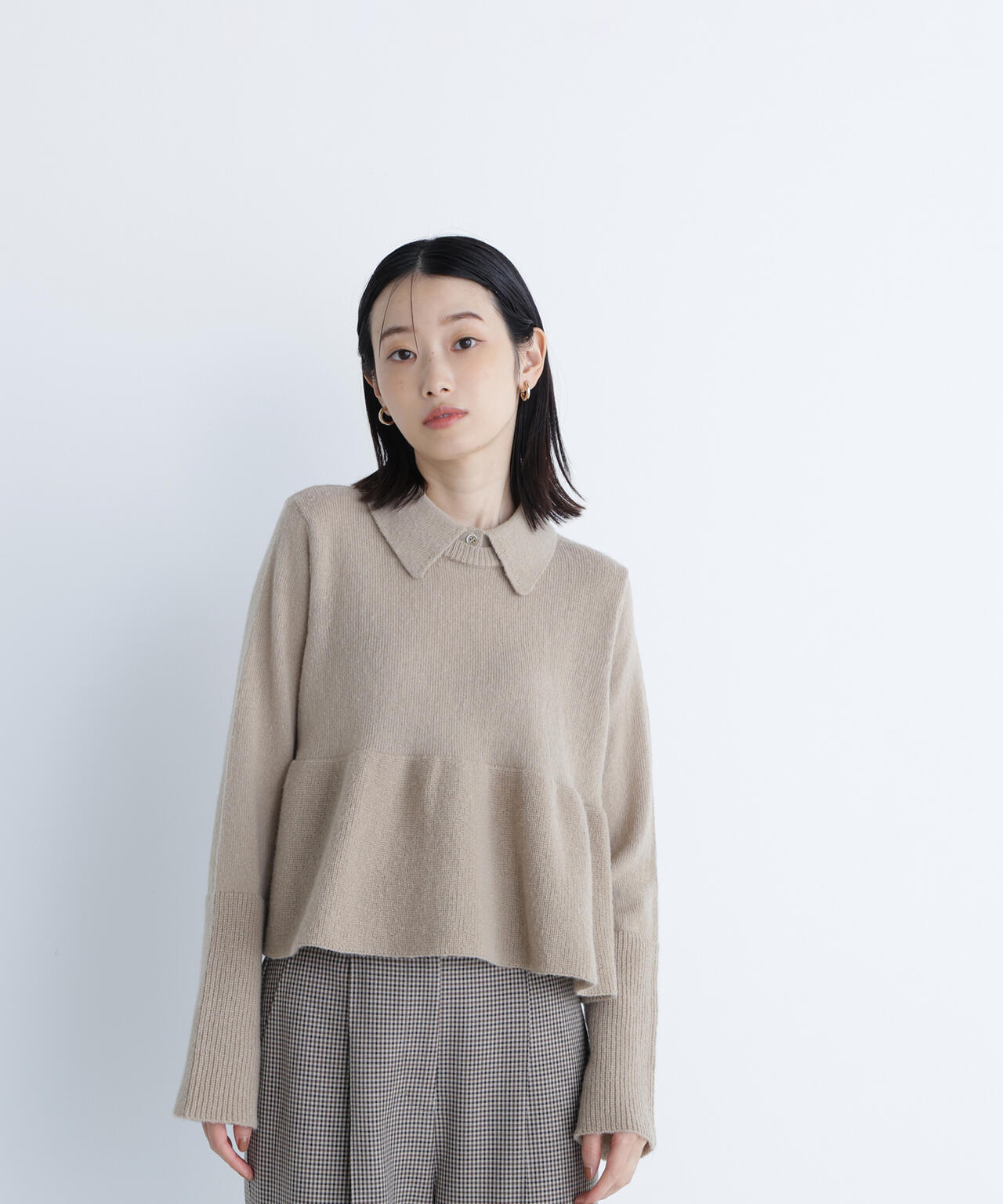 【Oggi掲載】襟付きペプラムニット