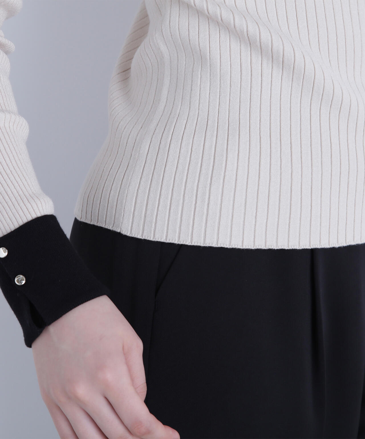 フロントボタンバイカラーニット