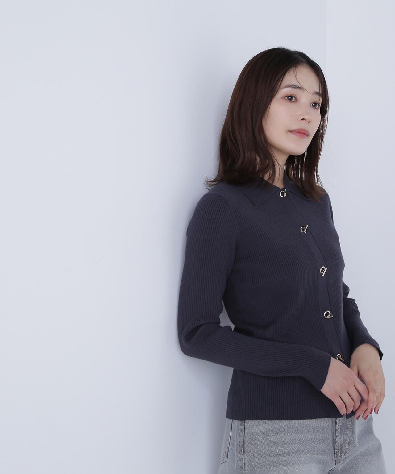 ハトメボタンポロカラーニット