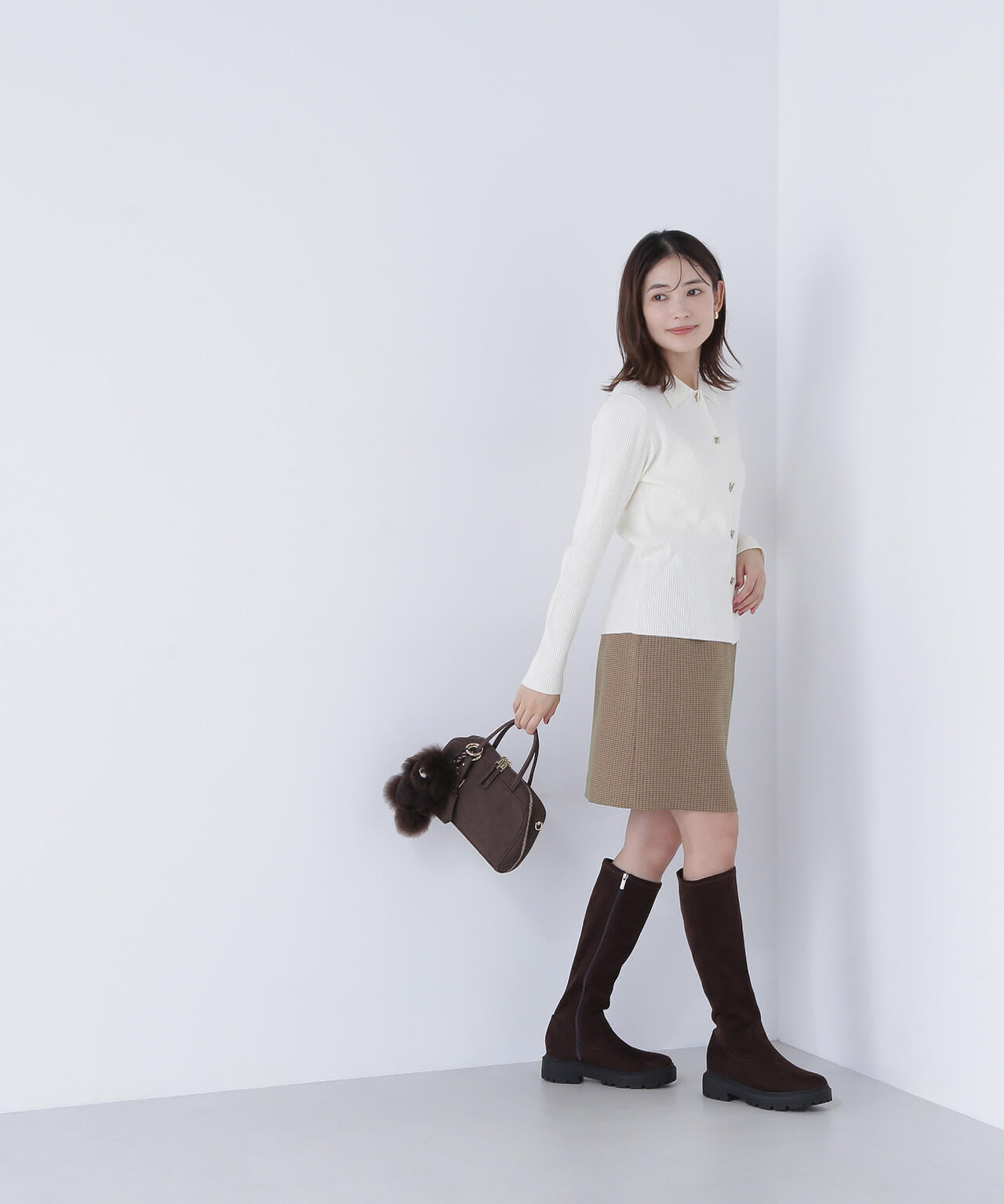 ハトメボタンポロカラーニット