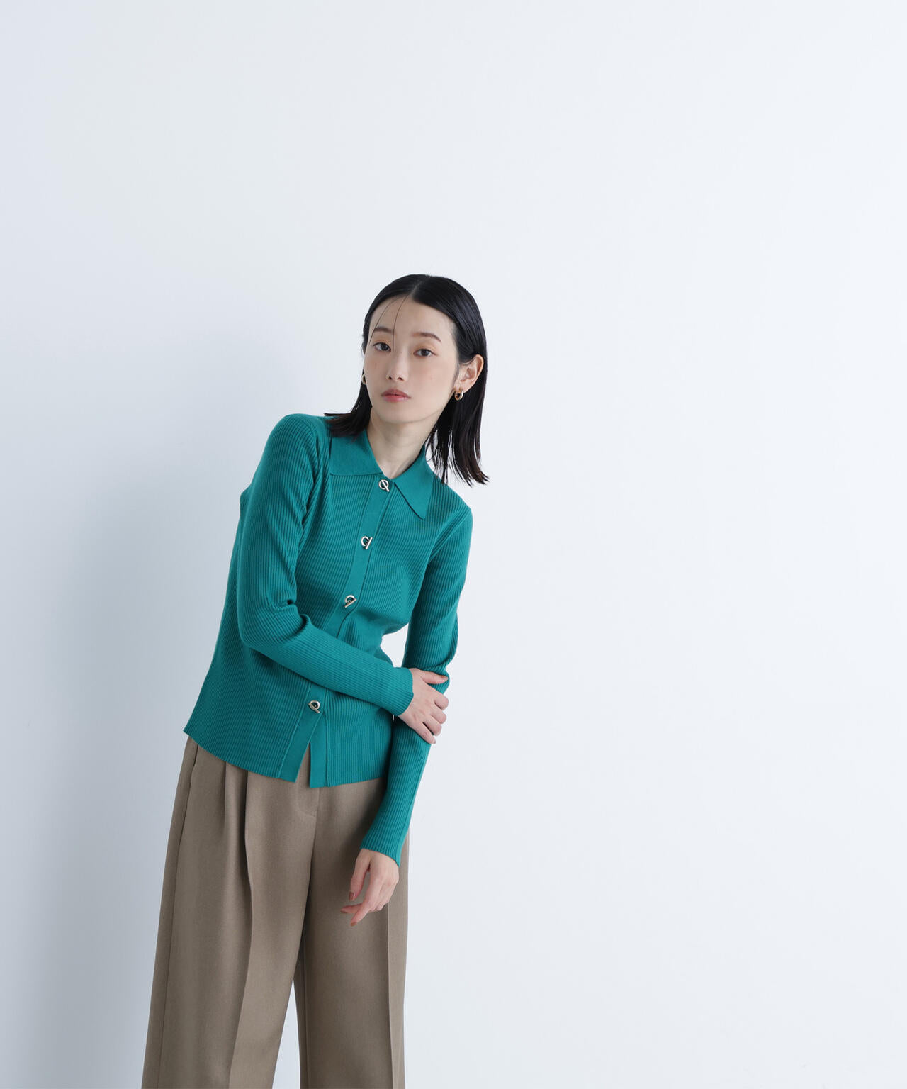 ハトメボタンポロカラーニット