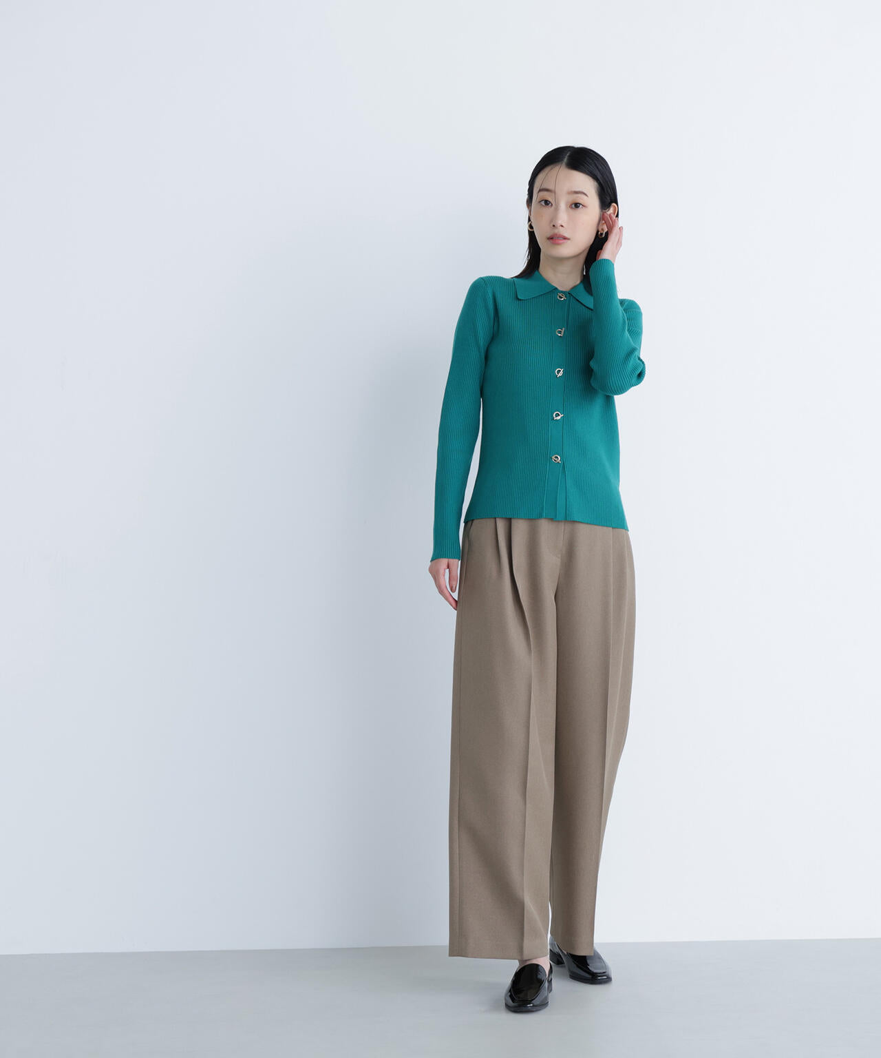 ハトメボタンポロカラーニット