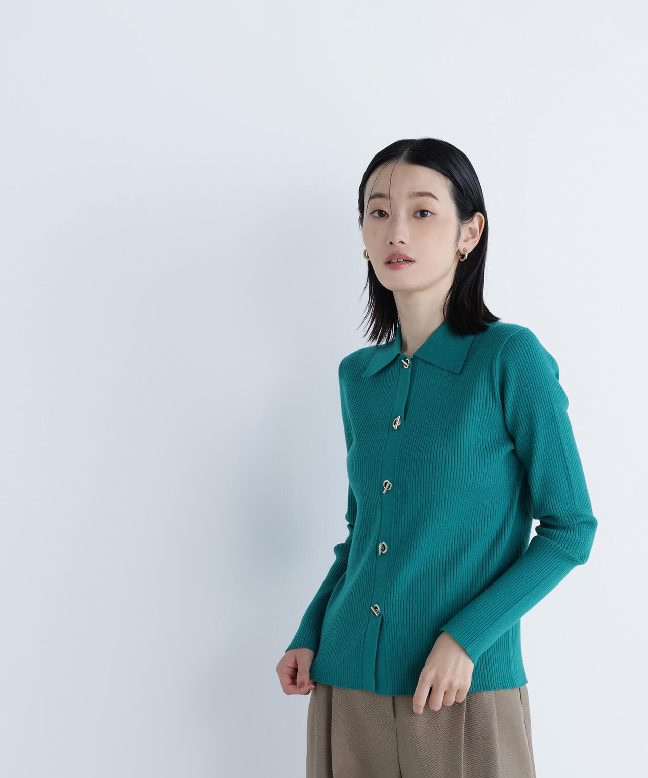 ハトメボタンポロカラーニット