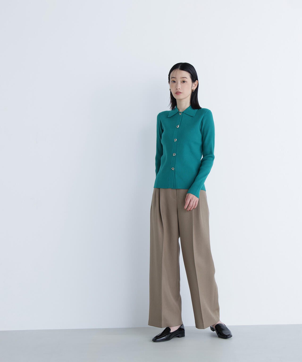 ハトメボタンポロカラーニット