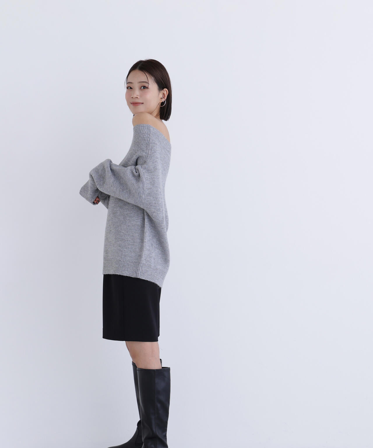 オフショルボクシーラメニット