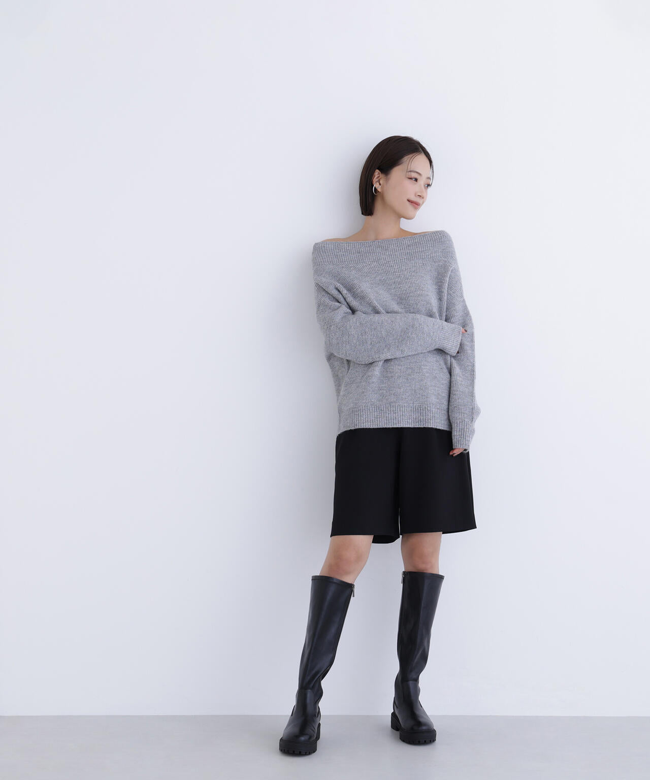 オフショルボクシーラメニット