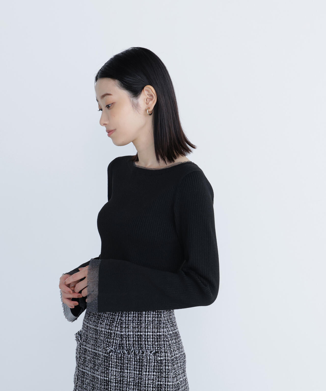 アパルトモン  ボートネックフレアスリーブニット  ブラック ボートネックフレアカフスニット | NATURAL BEAUTY BASIC（ナチュラル