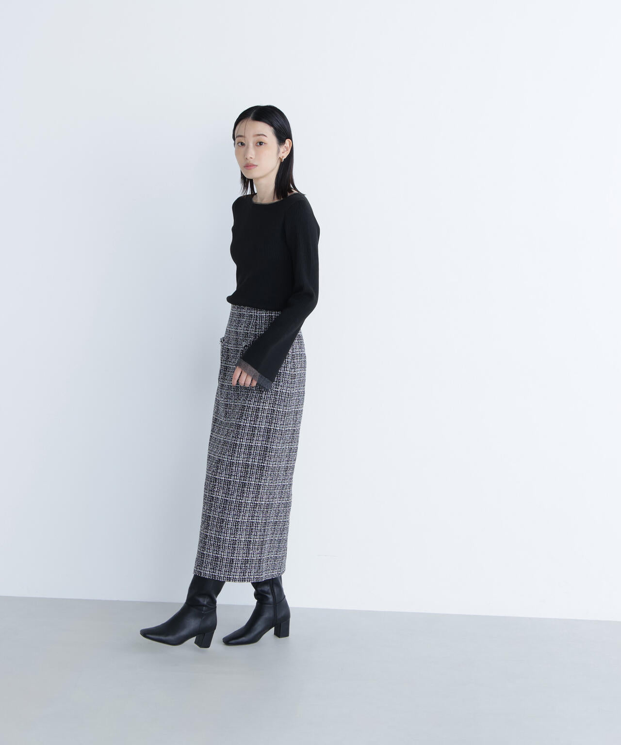 ボートネックフレアカフスニット