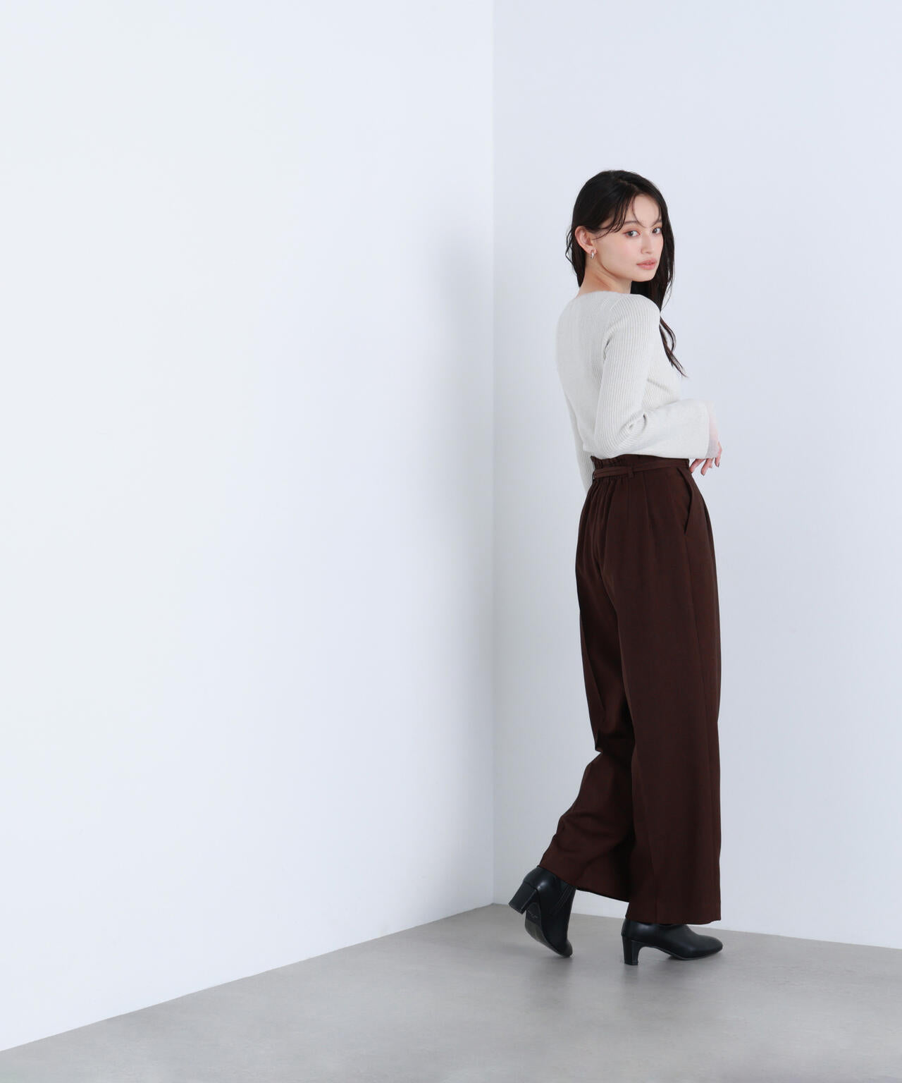 ボートネックフレアカフスニット