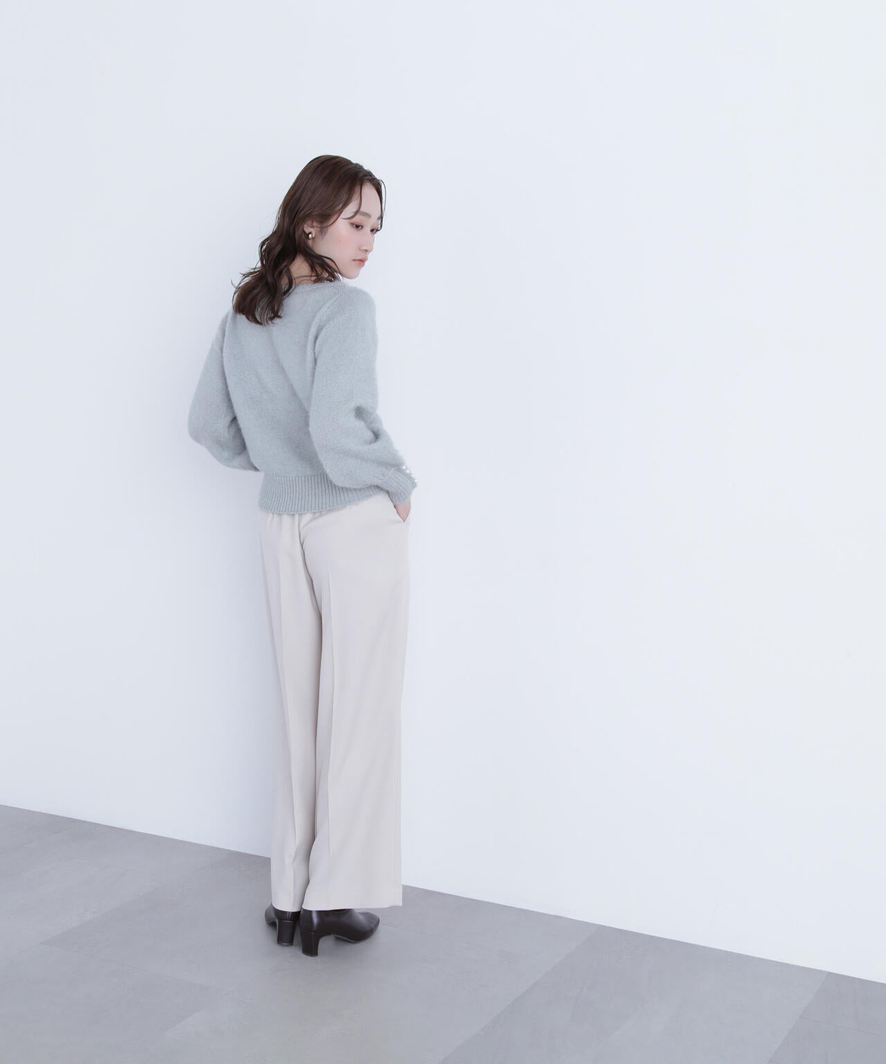 パールボタンヘアリーニット