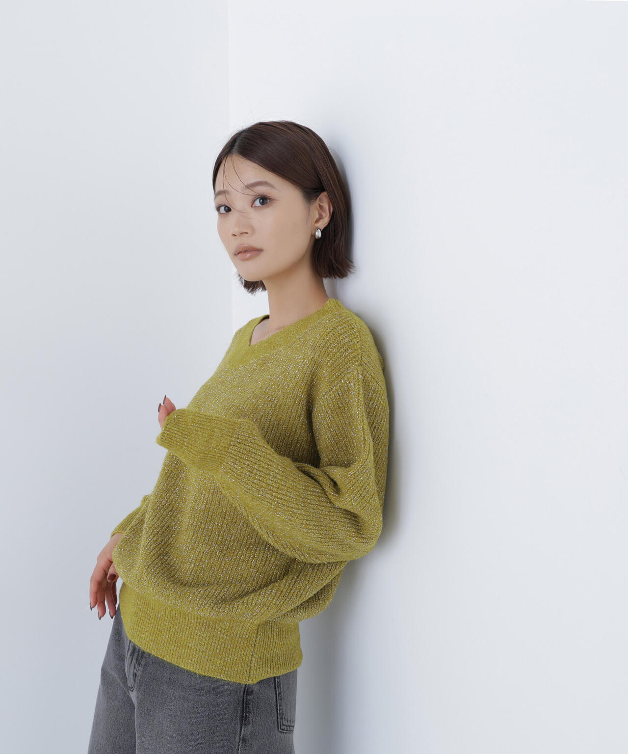 Vネックボクシーラメニット