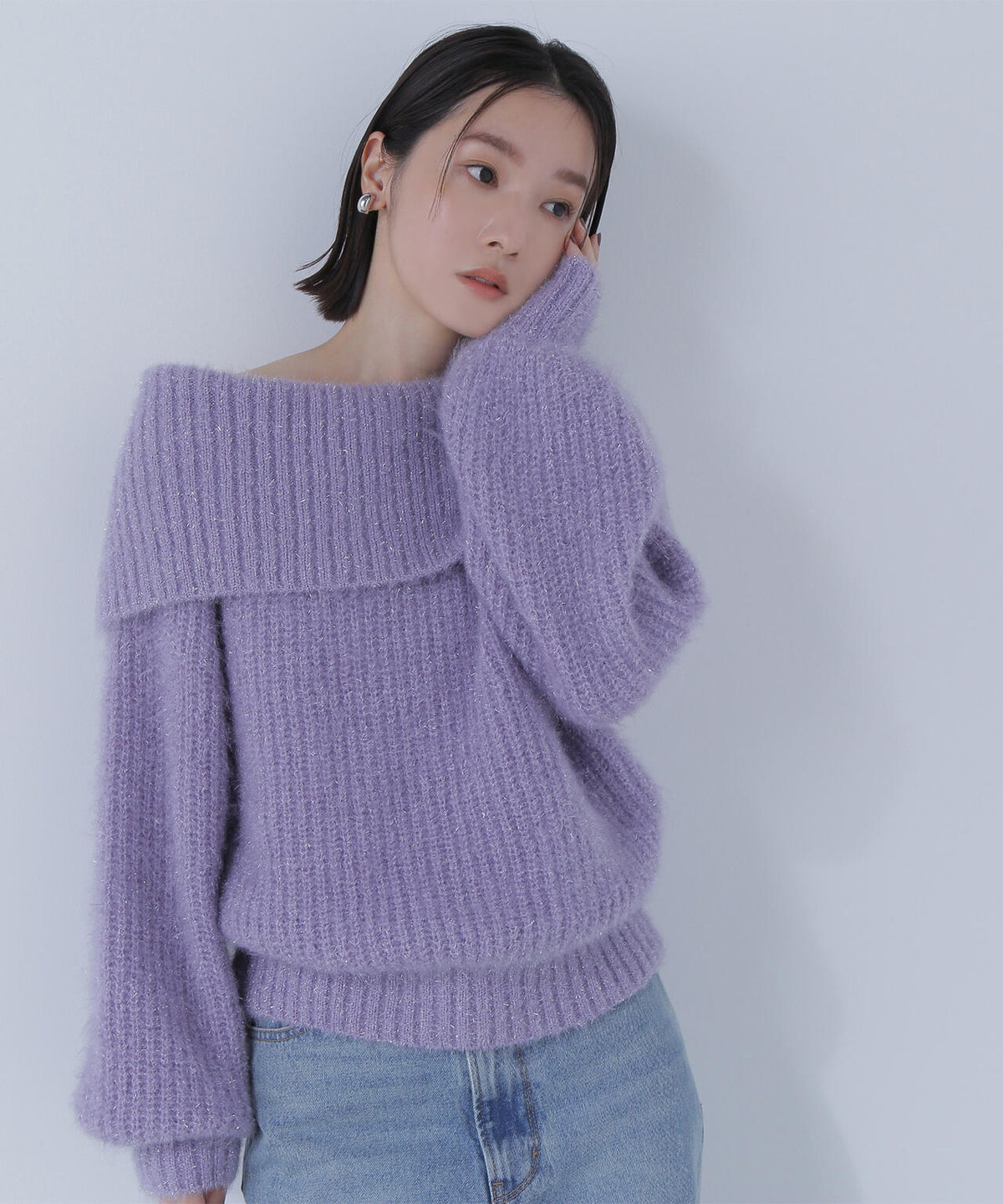 ヘアリーラメオフショルニット