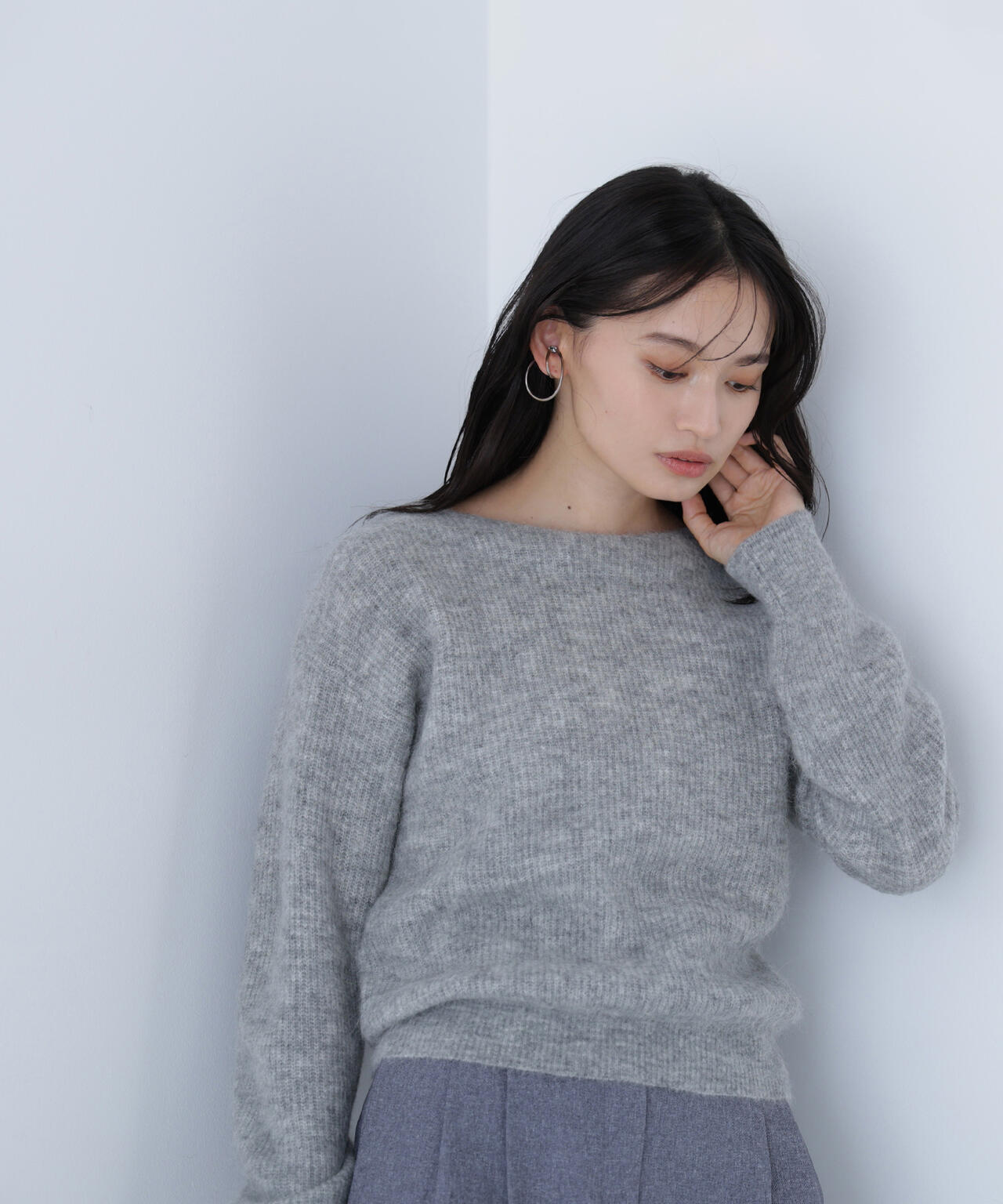 美品✨かぐれ✨アルパカ混クルーネックニット完売グレー 24AW アルパカ混クルーネックニット | NATURAL BEAUTY BASIC（ナチュラル