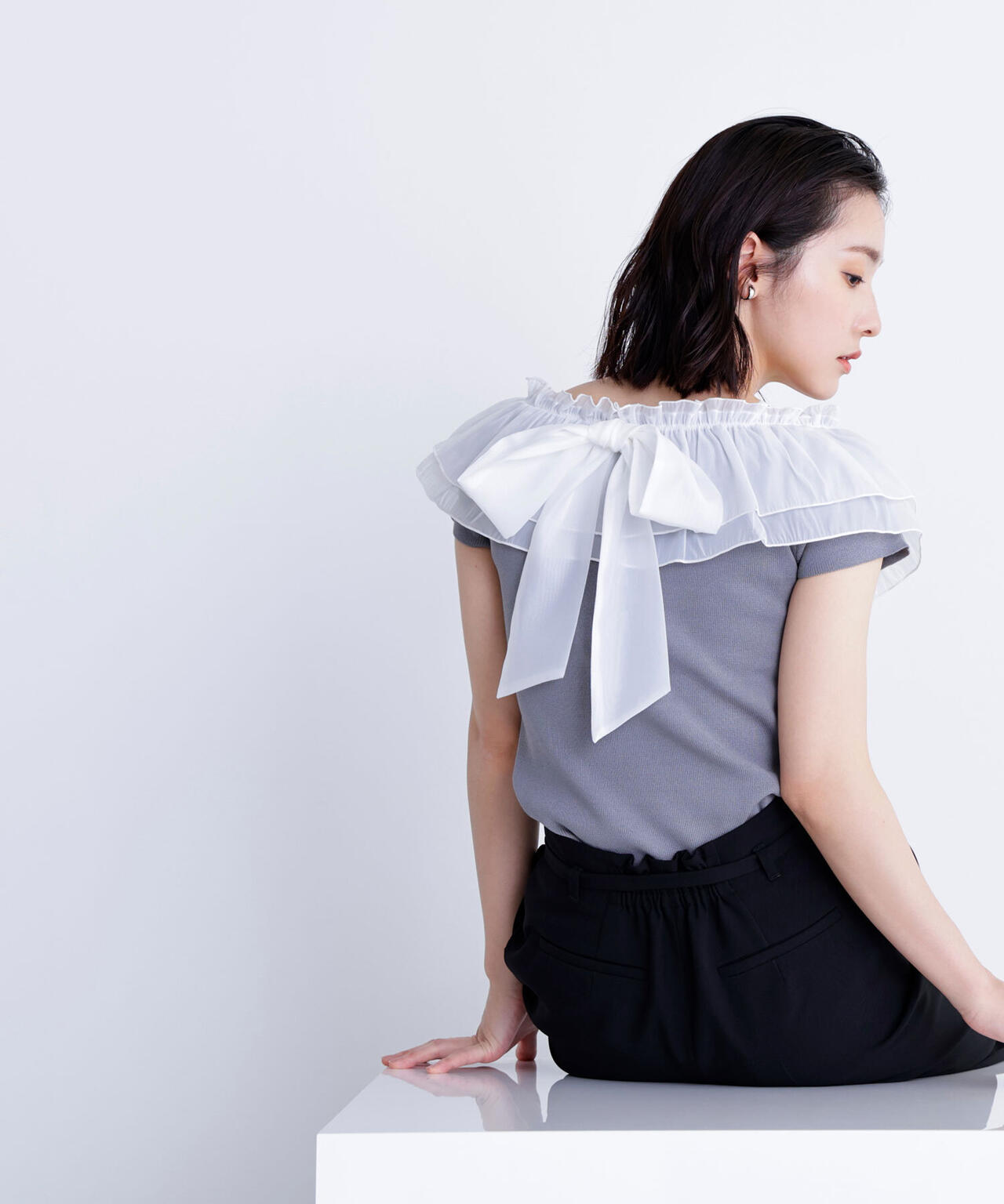 オフショルフリルリボンニット