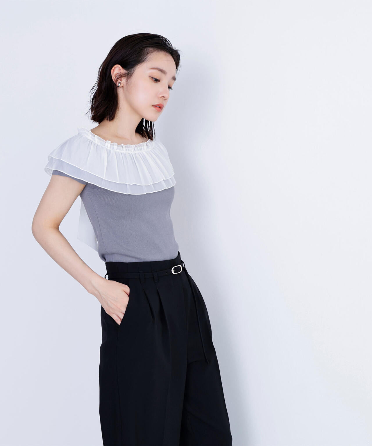 オフショルフリルリボンニット