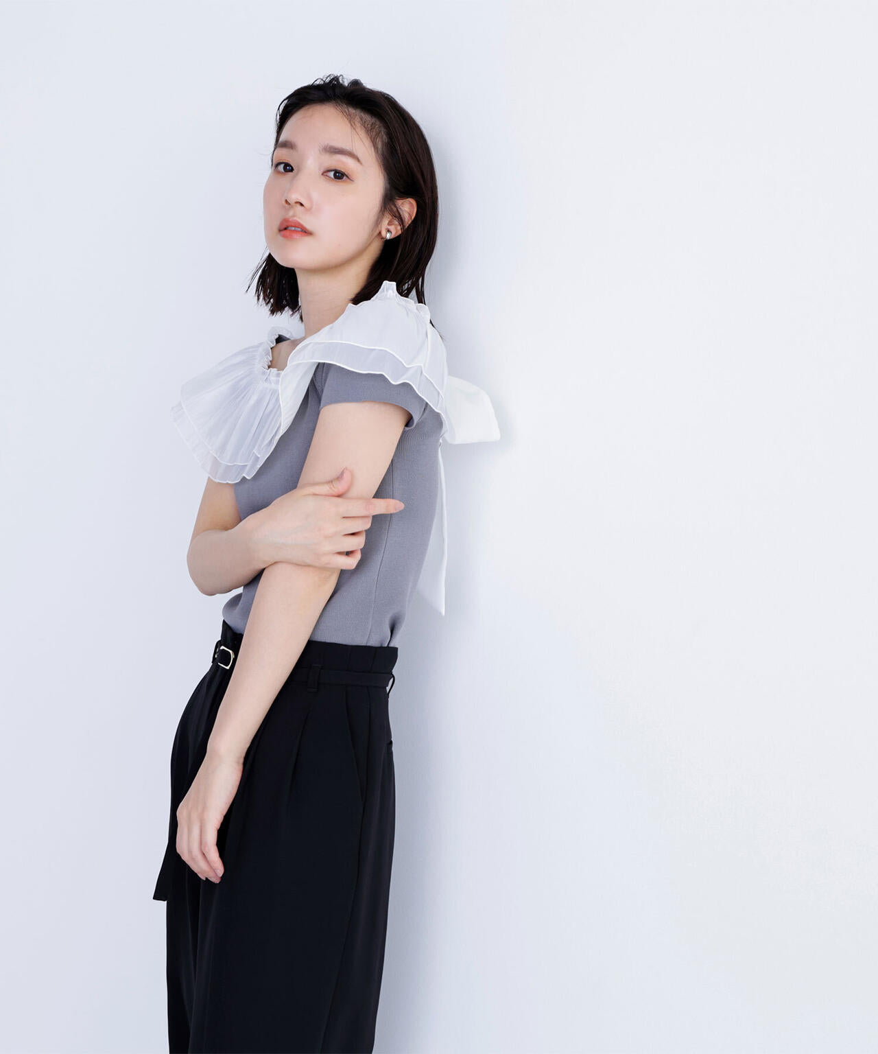 オフショルフリルリボンニット