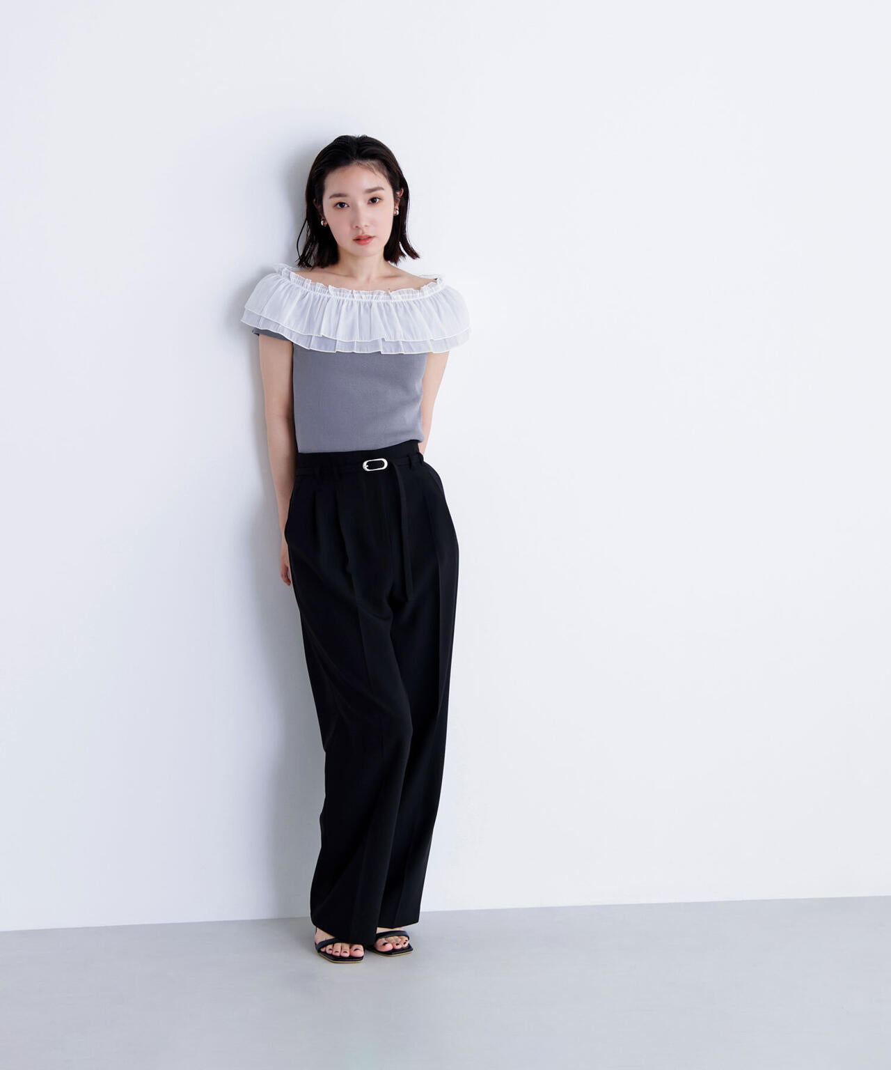 オフショルフリルリボンニット