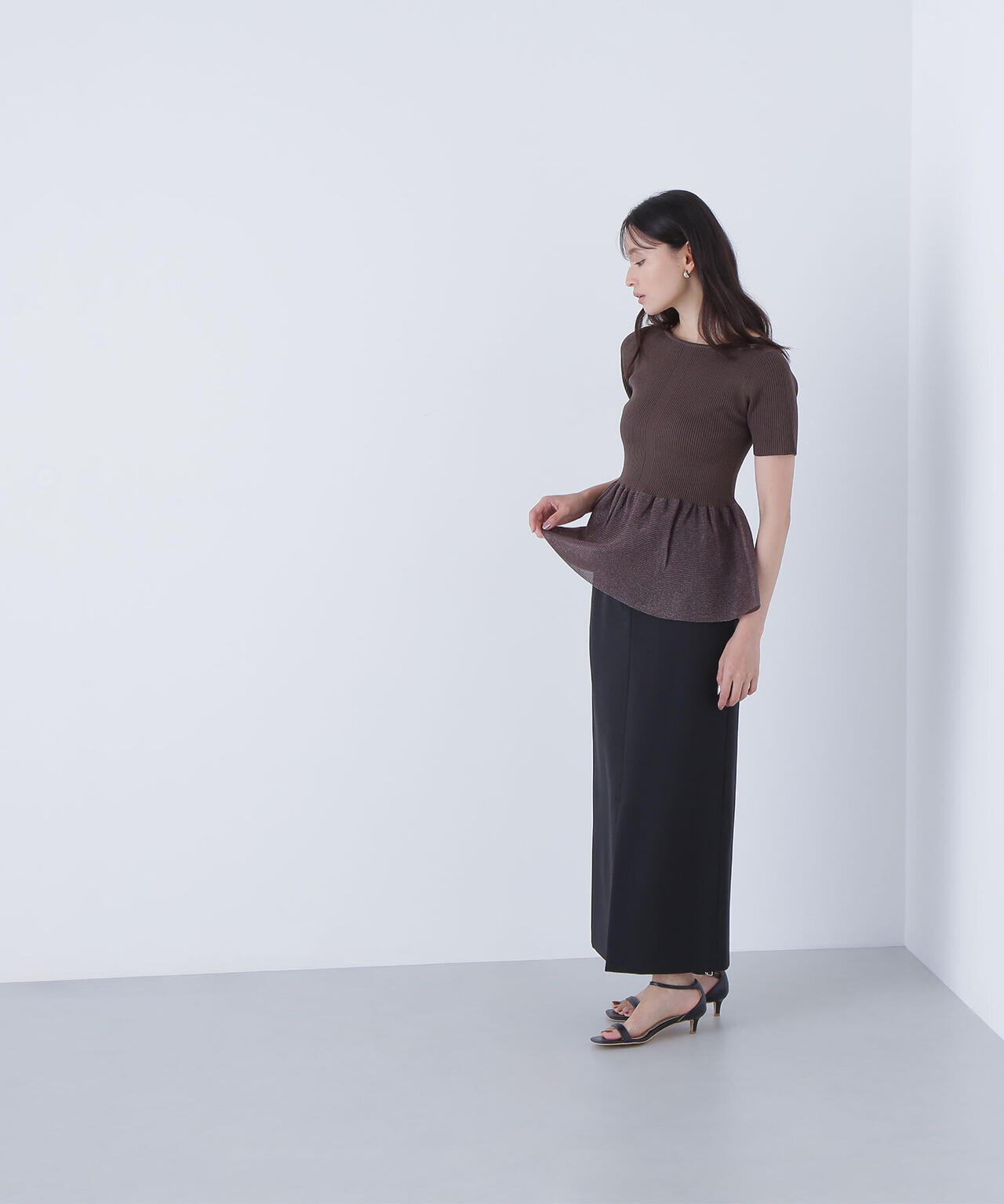 シアーペプラムフォルムニット