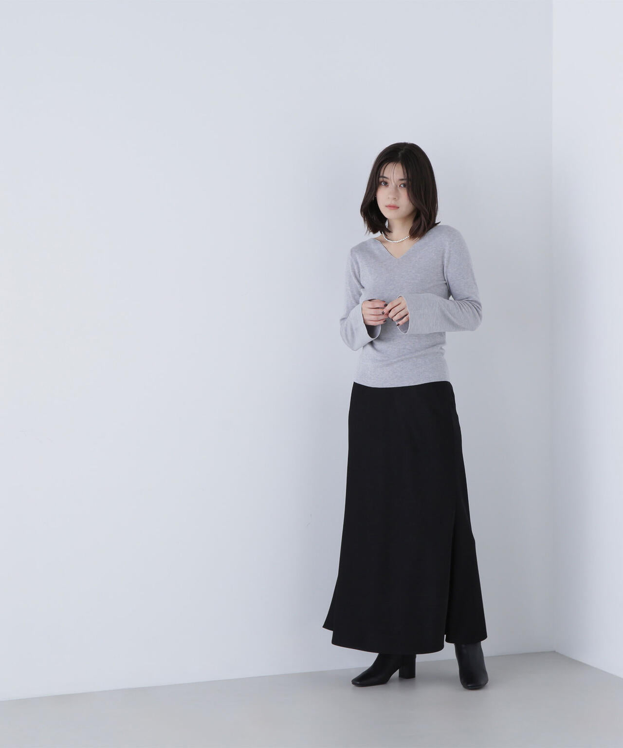 ニュアンスネックフレアスリーブニット