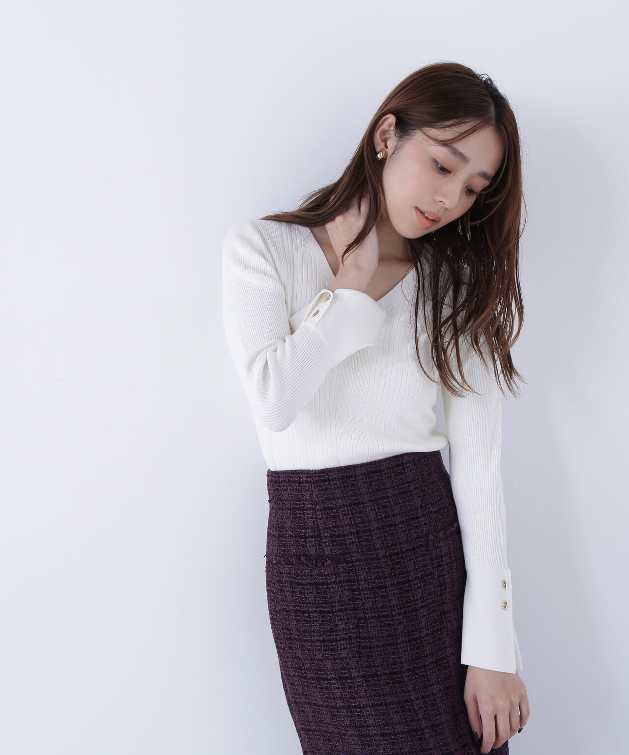 Vネックハトメスリーブリブニット