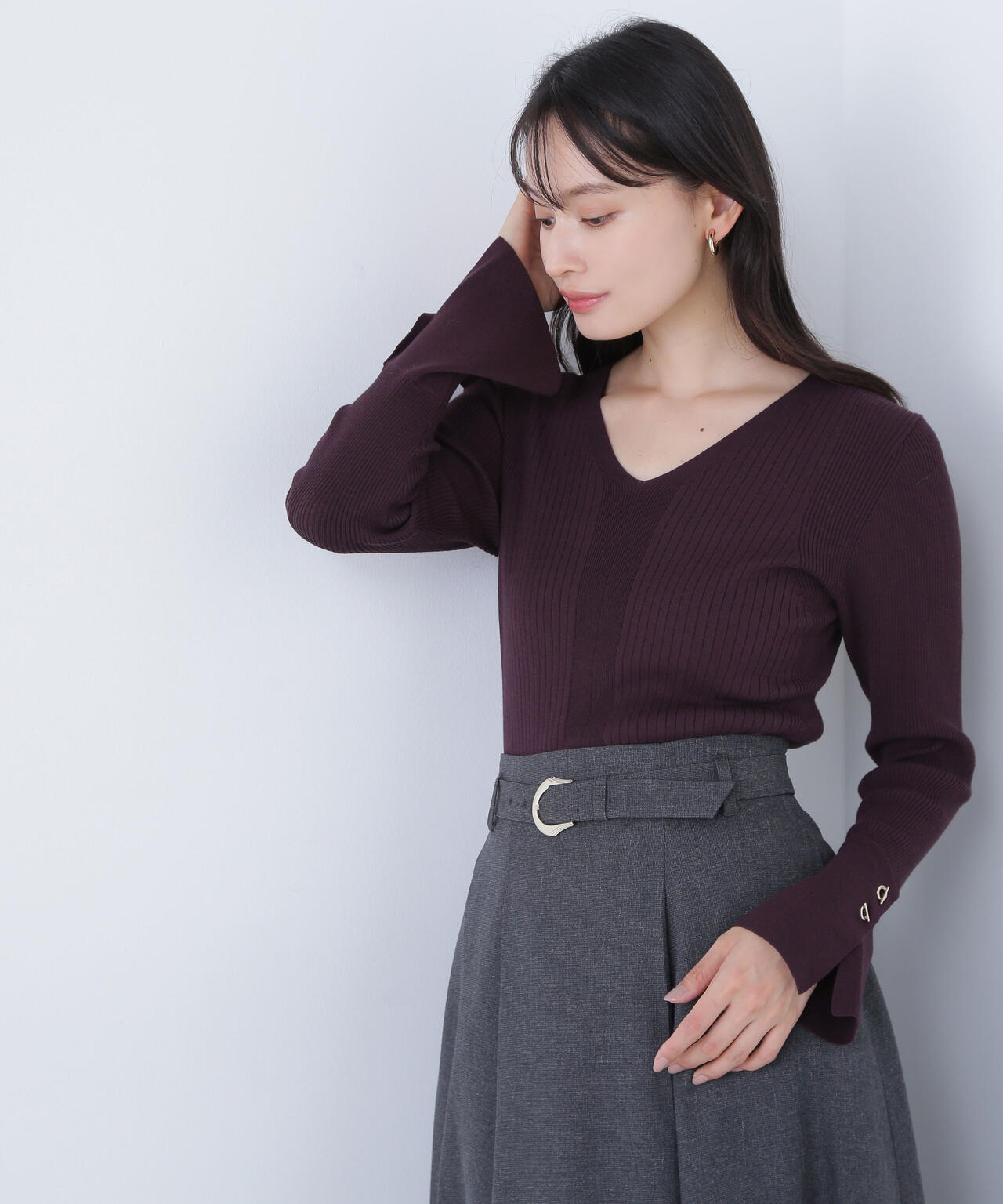 Vネックハトメスリーブリブニット