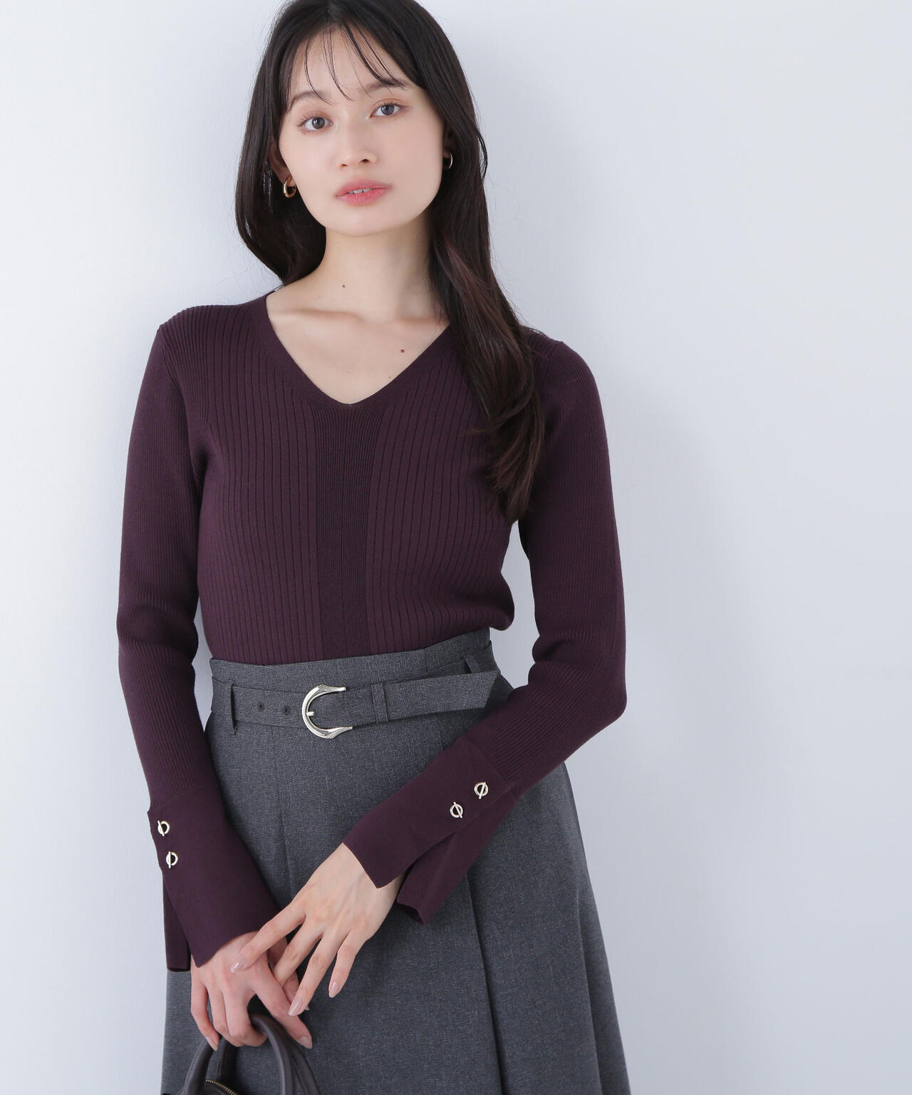 Vネックハトメスリーブリブニット