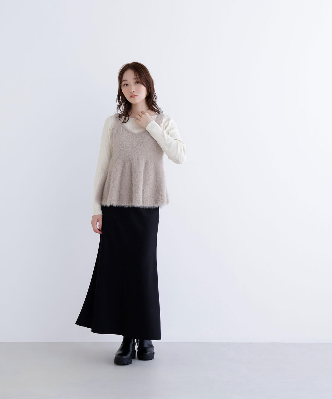 【タカシマヤゲートタワーモール・mix.tokyo 限定カラー:ブラウンxオフ】ヘアリーペプラムキャミセットニット