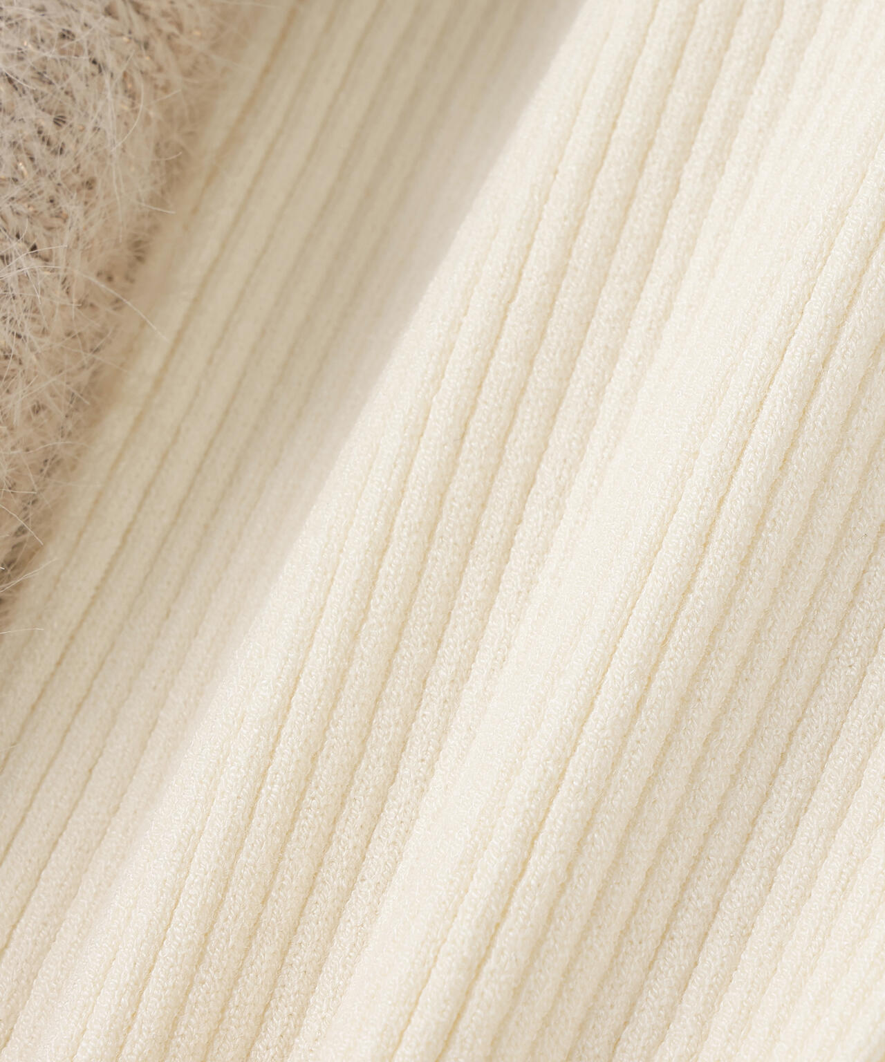 【タカシマヤゲートタワーモール・mix.tokyo 限定カラー:ブラウンxオフ】ヘアリーペプラムキャミセットニット