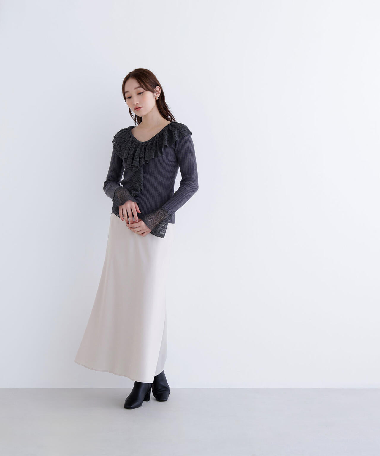 レーストリムリブニット