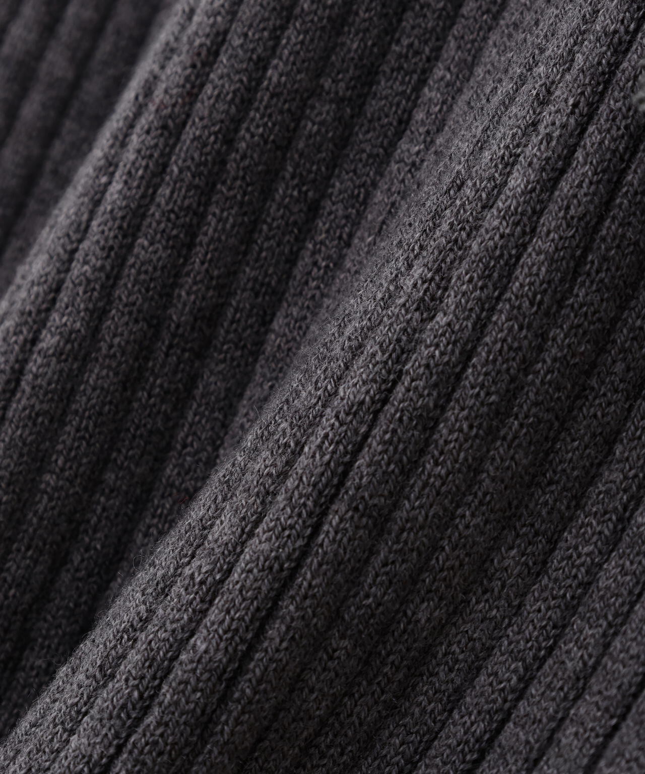 レーストリムリブニット