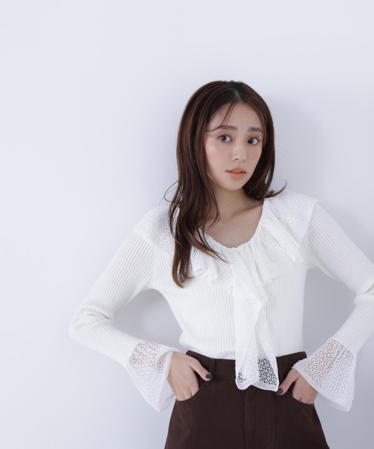 レーストリムリブニット