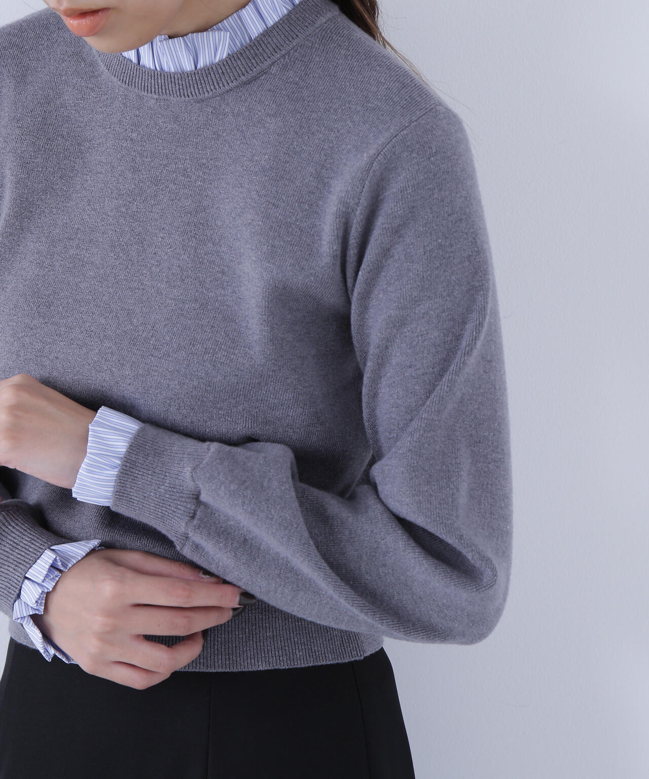 ストライプフリルネックニット