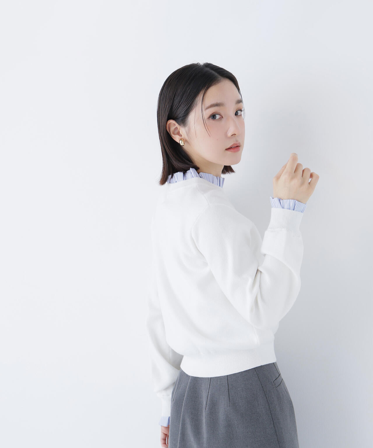 ストライプフリルネックニット