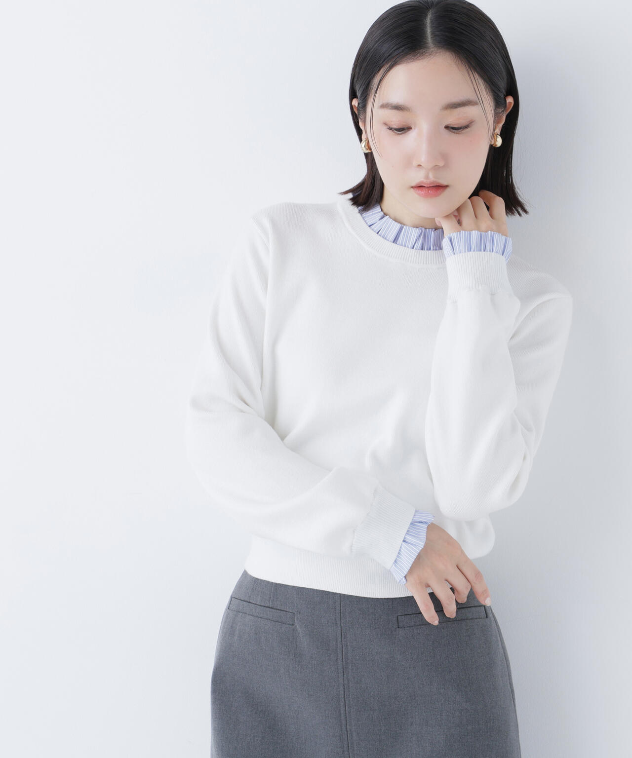 ストライプフリルネックニット