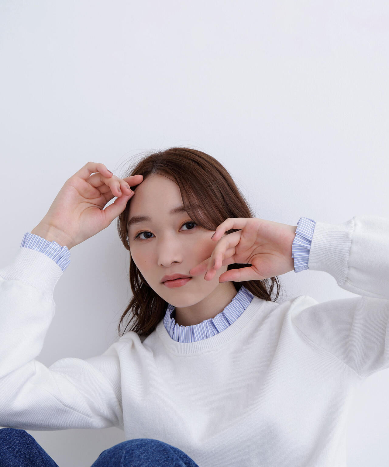 ストライプフリルネックニット