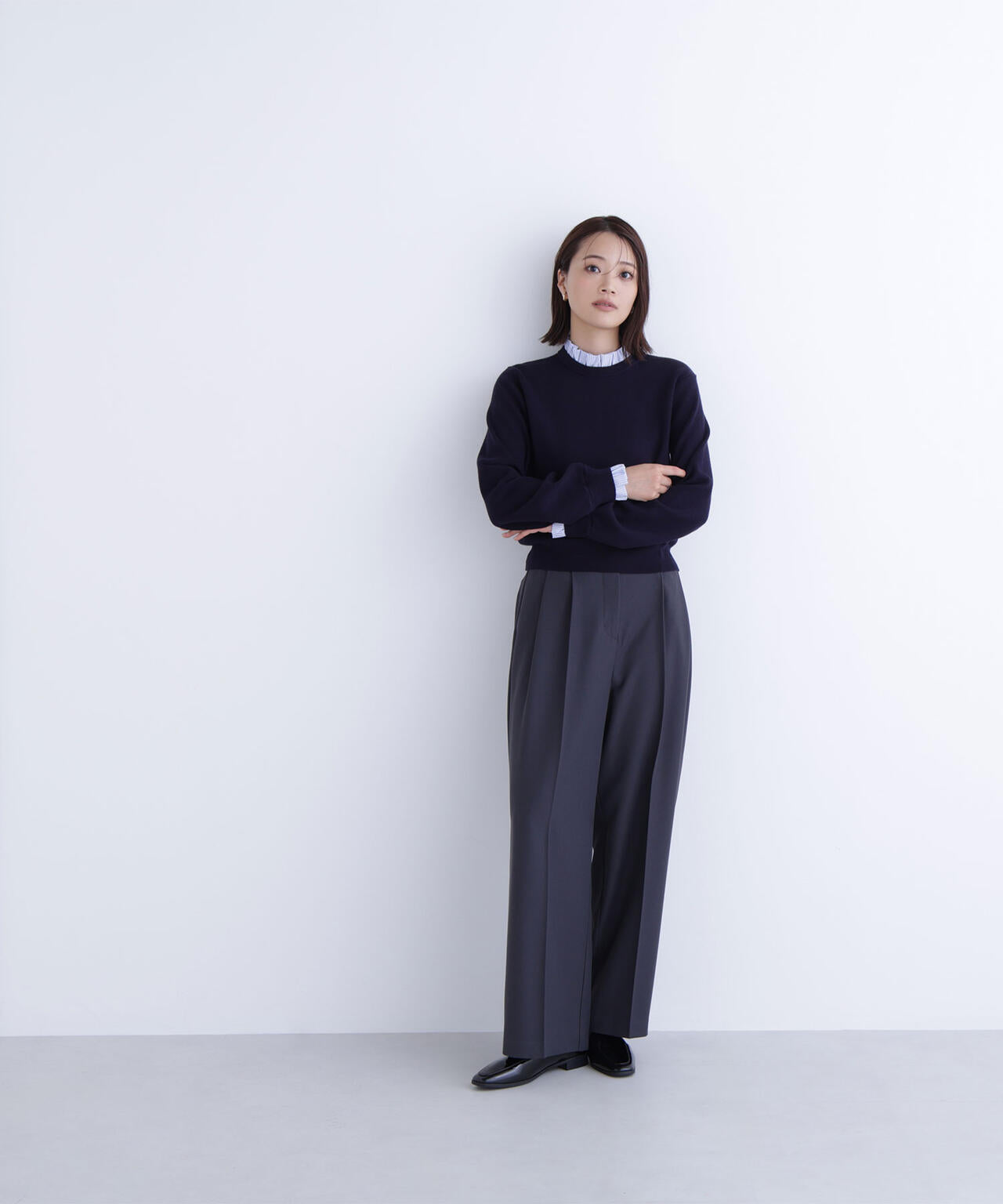 ストライプフリルネックニット