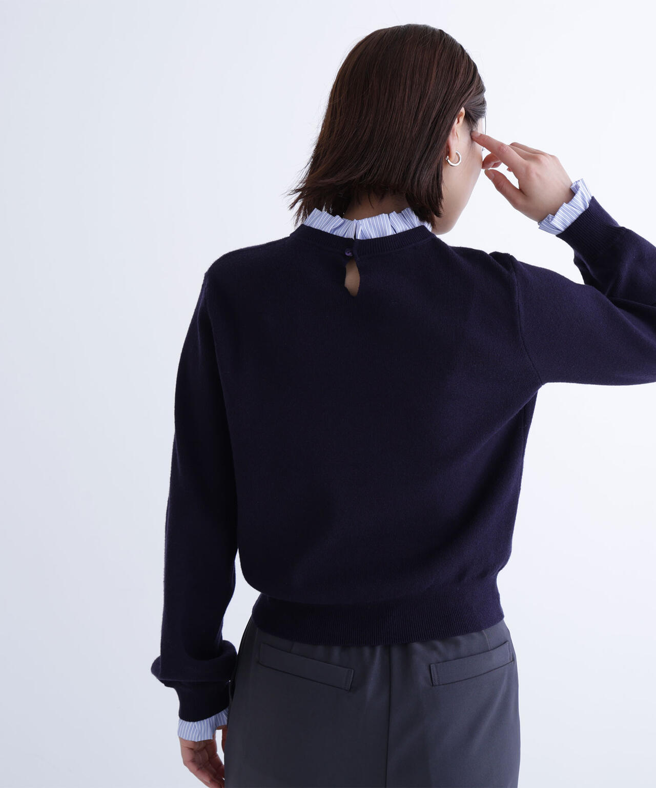 ストライプフリルネックニット