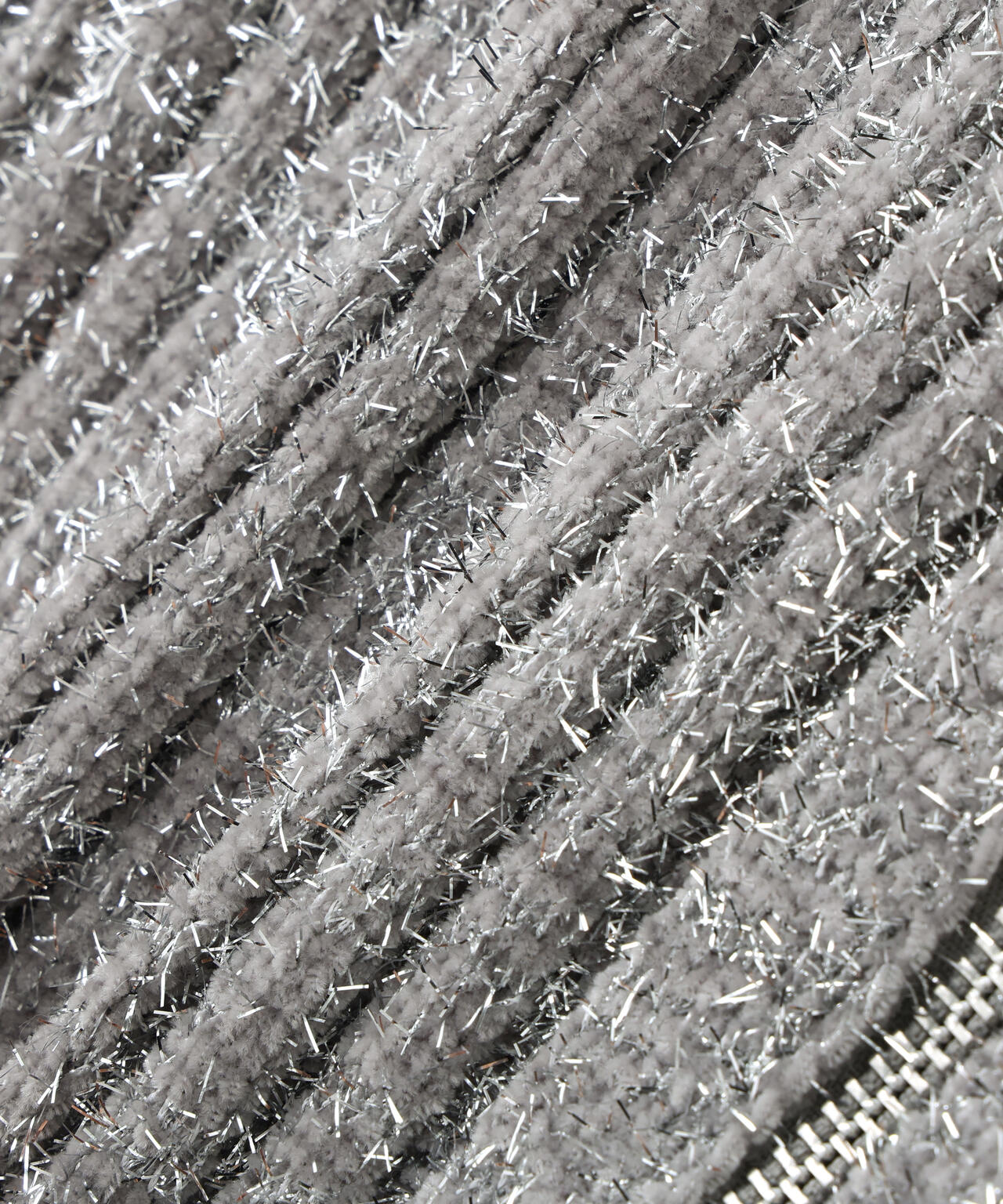 ラメシャギージップニット