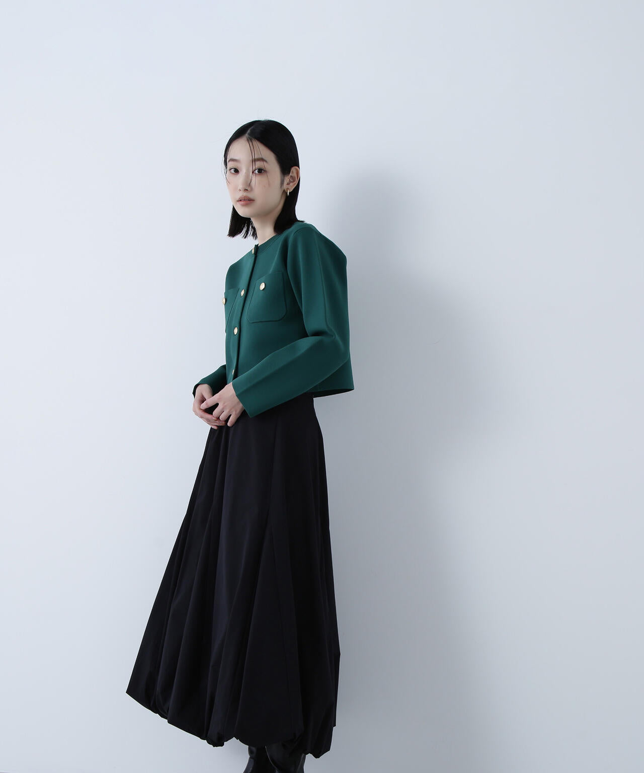 【横浜ジョイナス・mix.tokyo 限定カラー：ダークグリーン】エンブレムボタンニットジャケット