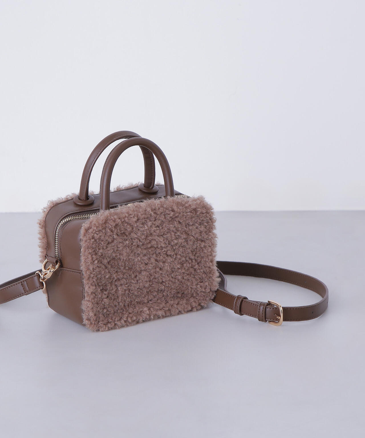 カーリーフェイクファーボクシーショルダーバッグ