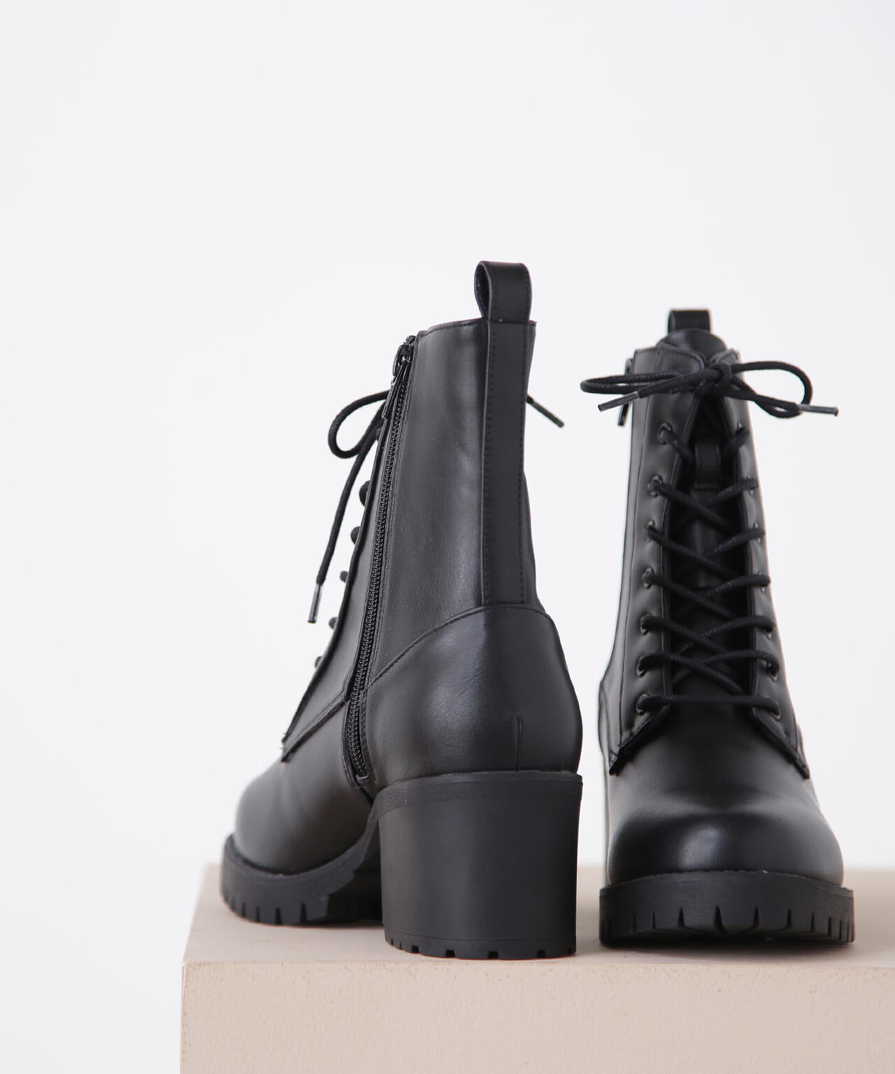 【美品】Church's ブラック レースアップ　ミドルブーツ Church's Churchs チャーチ ミドルブーツ Gaelle ガエル DU0018