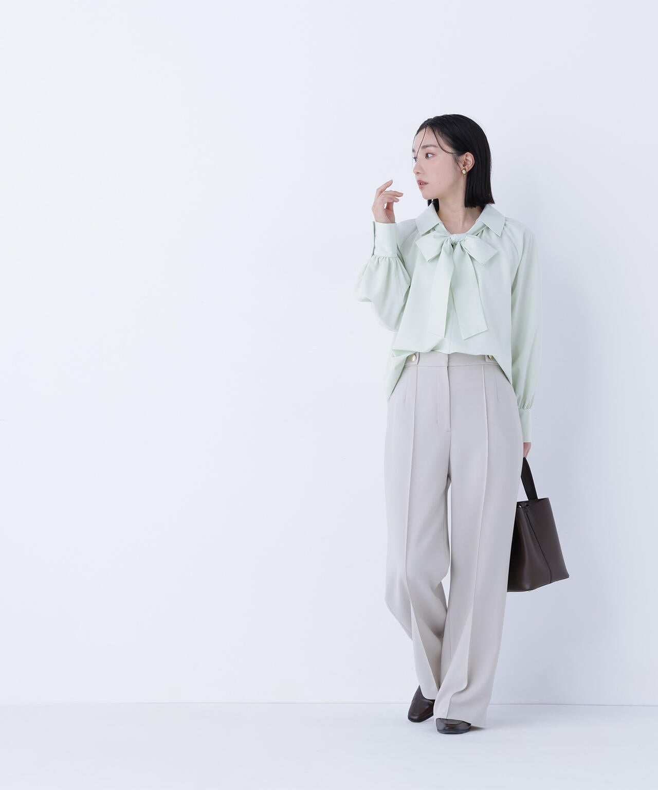 スキッパーリボンタイブラウス