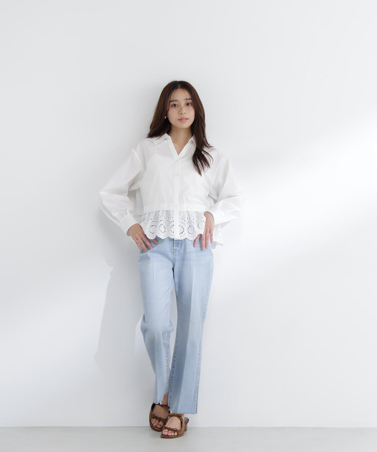 エンブロイダリーヘムブラウス