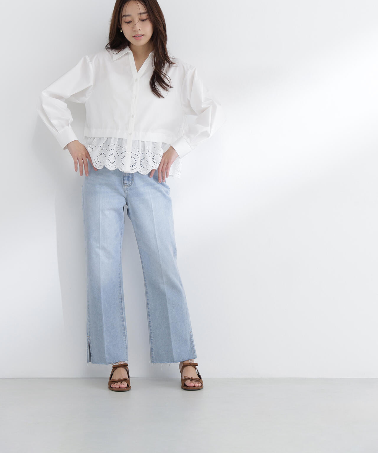 エンブロイダリーヘムブラウス