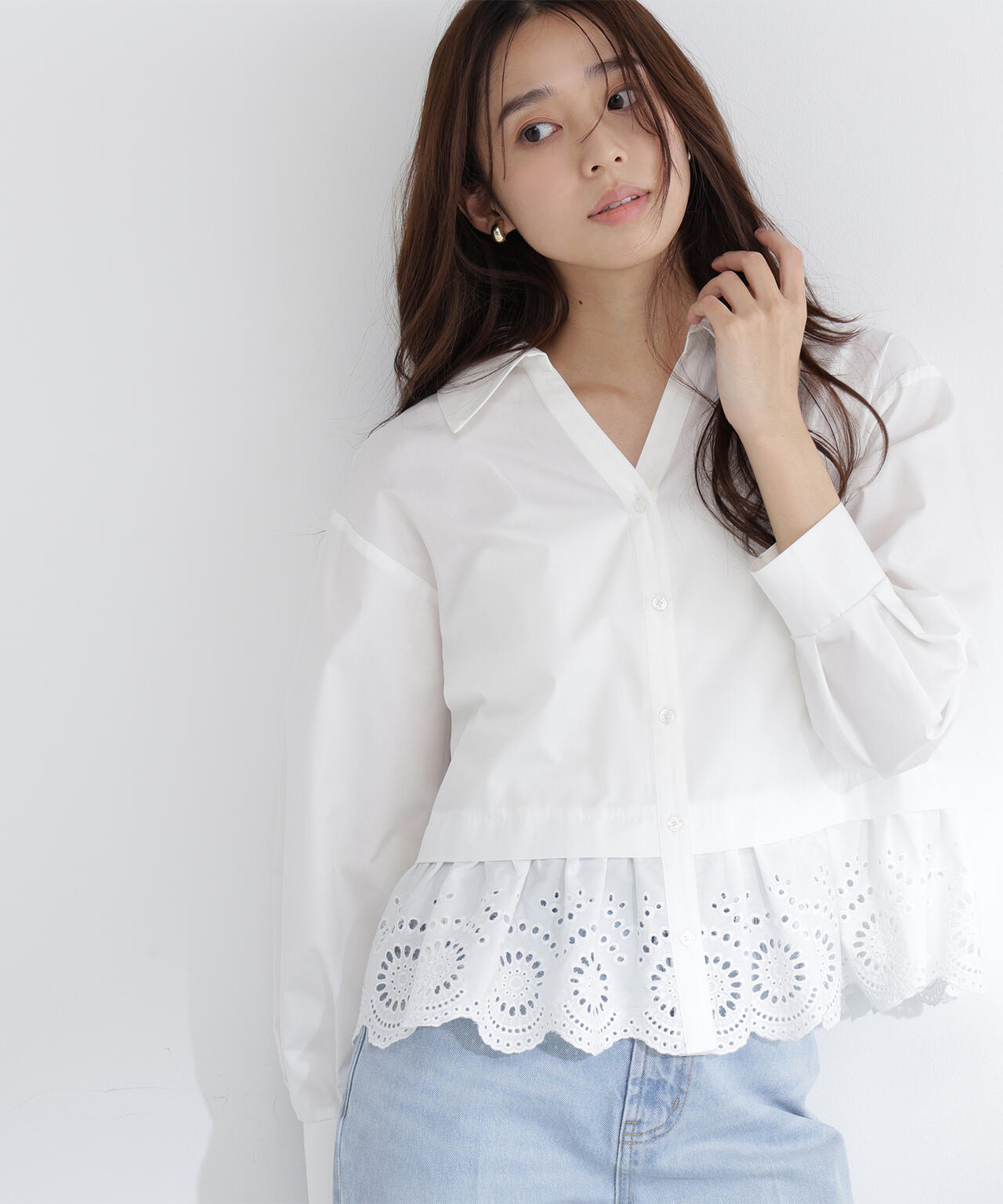 エンブロイダリーヘムブラウス