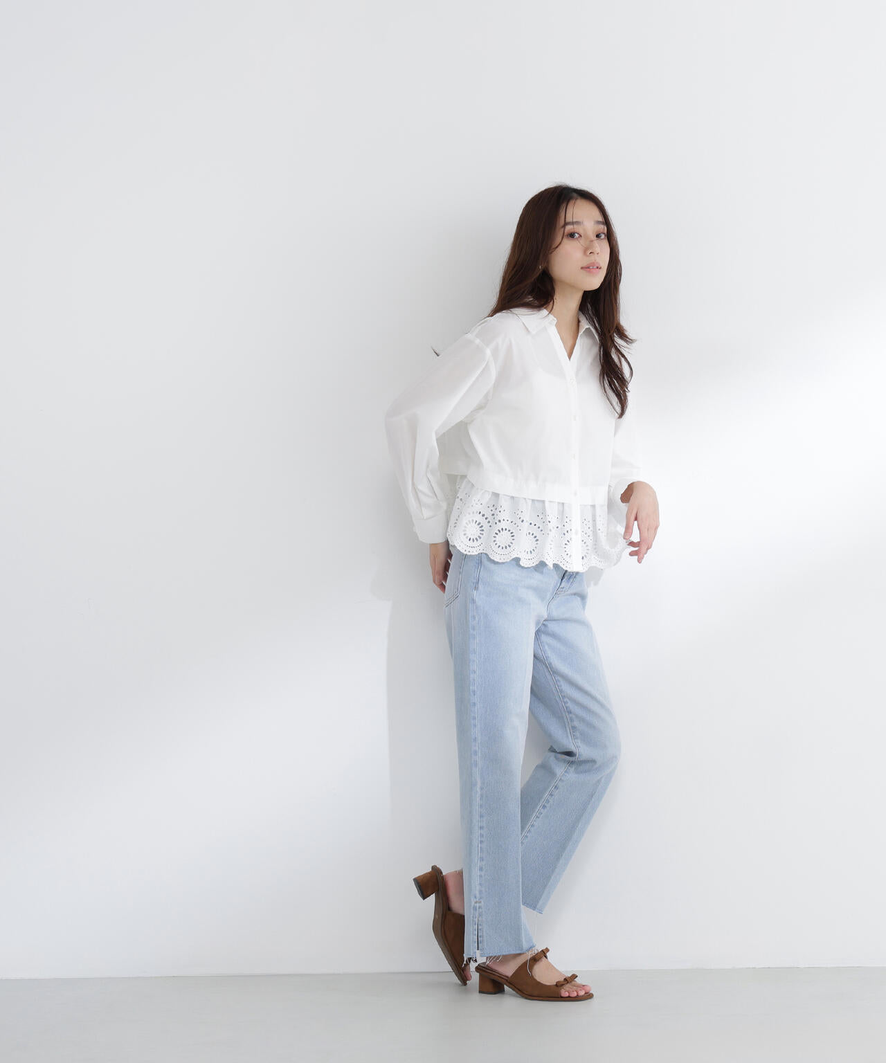 エンブロイダリーヘムブラウス