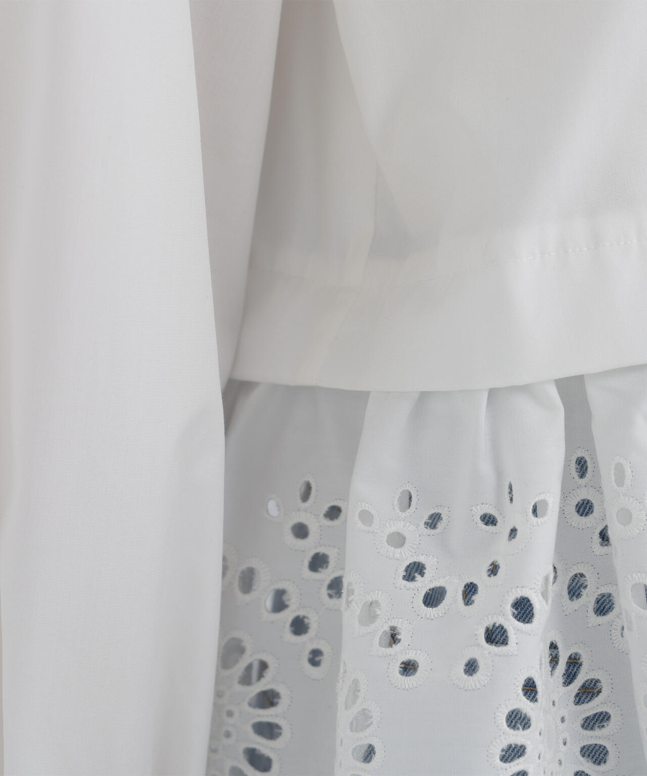 エンブロイダリーヘムブラウス