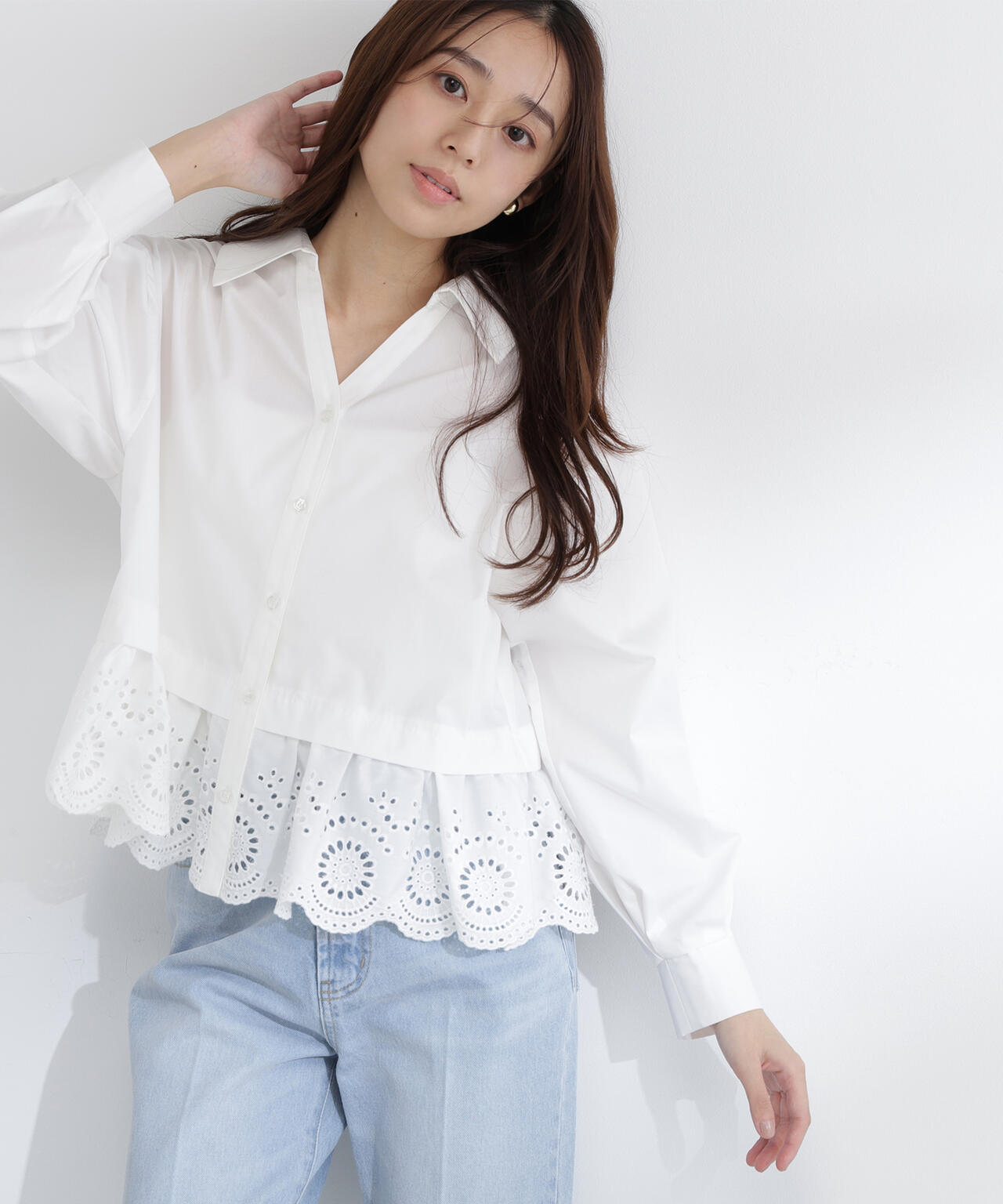 エンブロイダリーヘムブラウス