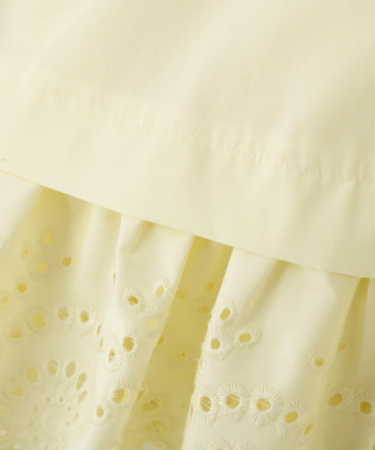 エンブロイダリーヘムブラウス