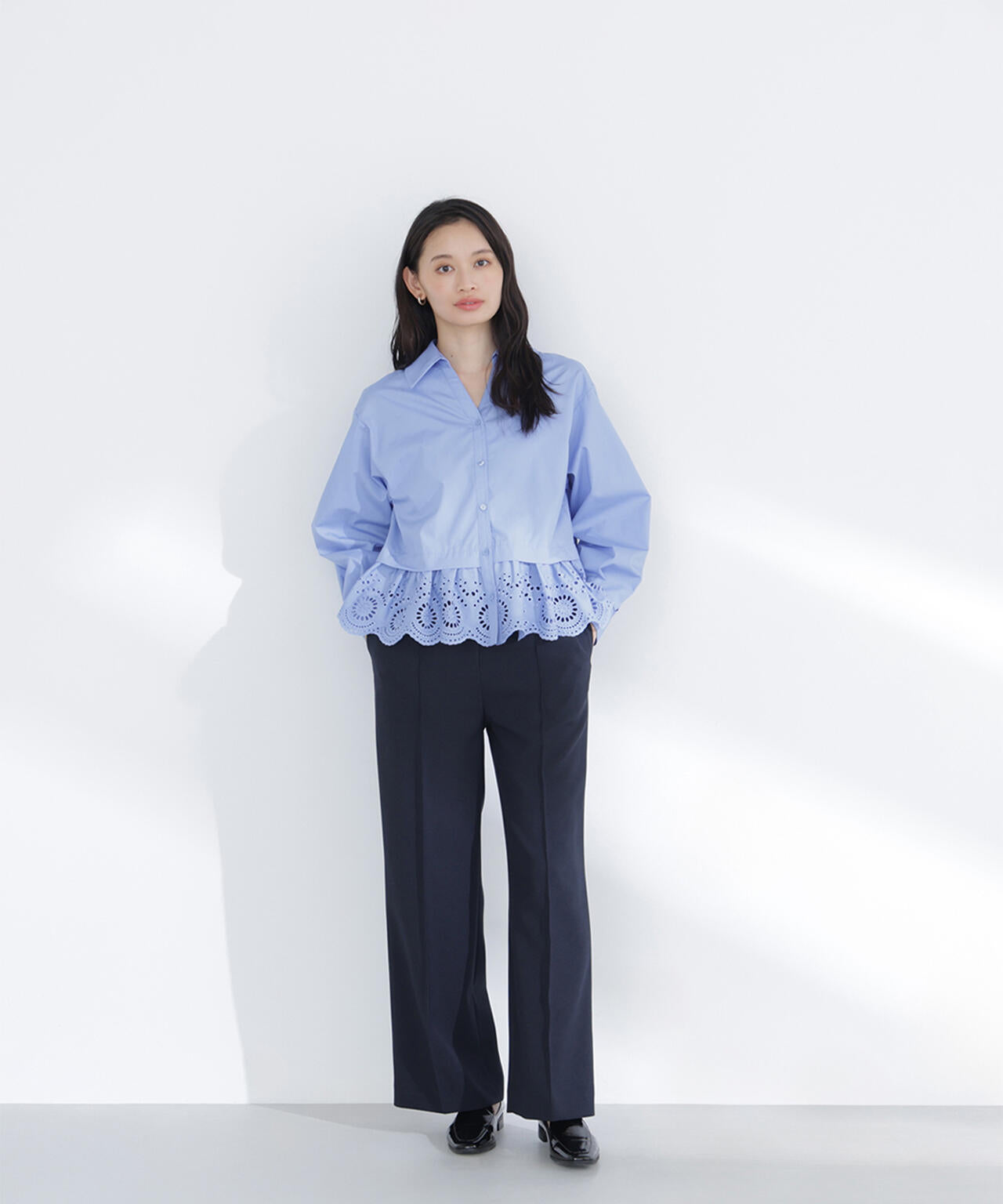 エンブロイダリーヘムブラウス